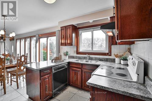 21 Disan Court, Toronto, ON - Indoor Photo Showing Dining Room