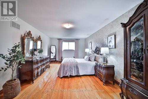 21 Disan Court, Toronto, ON - Indoor Photo Showing Bathroom