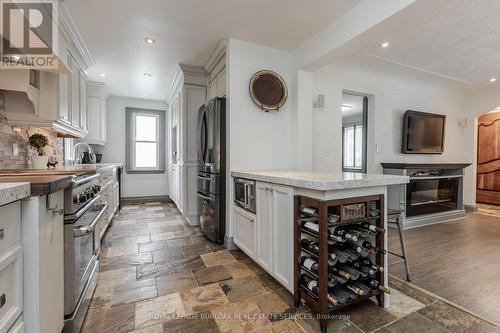 1041 Plains View Avenue, Burlington, ON - Indoor Photo Showing Kitchen With Upgraded Kitchen