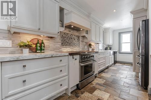 1041 Plains View Avenue, Burlington, ON - Indoor Photo Showing Kitchen With Upgraded Kitchen