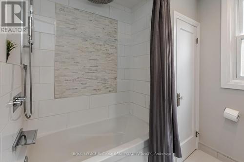 1041 Plains View Avenue, Burlington, ON - Indoor Photo Showing Bathroom