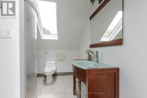 1041 Plains View Avenue, Burlington, ON - Indoor Photo Showing Bathroom