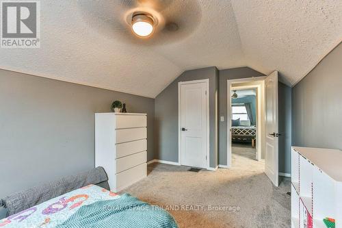 115 Loggers Grove, London, ON - Indoor Photo Showing Bedroom