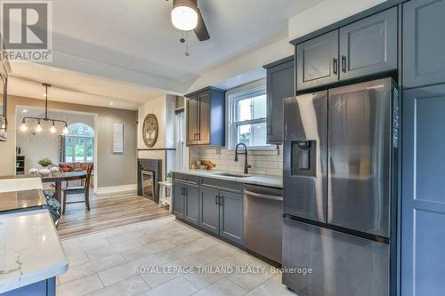 115 Loggers Grove, London, ON - Indoor Photo Showing Kitchen