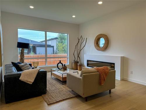 98 Siskin Bay, Winnipeg, MB - Indoor Photo Showing Living Room With Fireplace