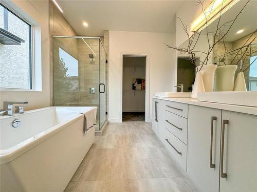 98 Siskin Bay, Winnipeg, MB - Indoor Photo Showing Bathroom