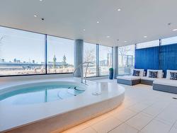 Hot tub - 