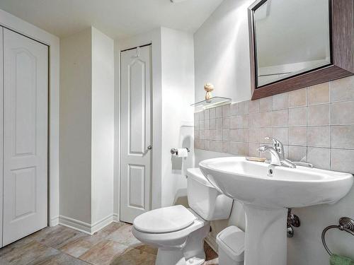 Powder room - 708-3050 Boul. Notre-Dame, Laval (Chomedey), QC - Indoor Photo Showing Bathroom