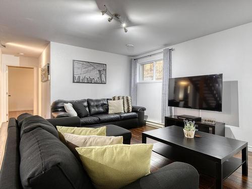 Salle familiale - 50 Ch. Des Muses, Mont-Tremblant, QC - Indoor Photo Showing Living Room