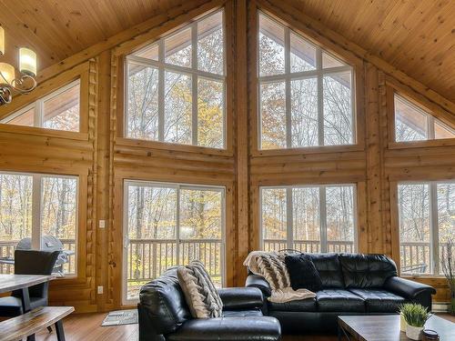 Salon - 50 Ch. Des Muses, Mont-Tremblant, QC - Indoor Photo Showing Living Room