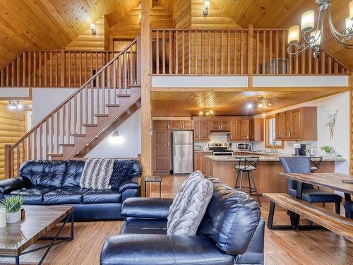 Vue d'ensemble - 50 Ch. Des Muses, Mont-Tremblant, QC - Indoor Photo Showing Living Room