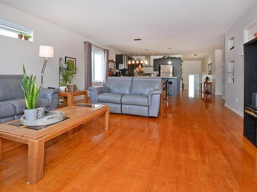 Overall view - 99 Rue Marielle-Primeau, Mercier, QC - Indoor Photo Showing Living Room