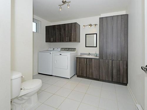 Ensuite bathroom - 99 Rue Marielle-Primeau, Mercier, QC - Indoor Photo Showing Laundry Room