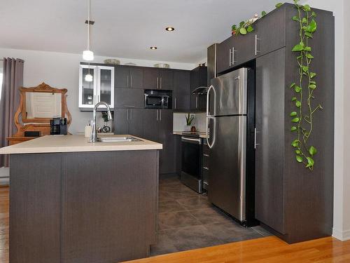 Kitchen - 99 Rue Marielle-Primeau, Mercier, QC - Indoor Photo Showing Kitchen With Double Sink With Upgraded Kitchen