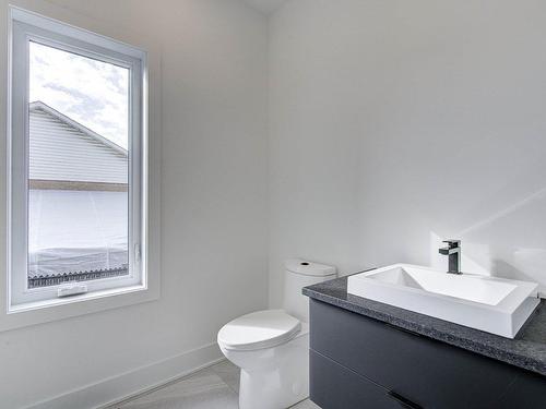 Powder room - 5435 Rue Domville, Longueuil (Saint-Hubert), QC - Indoor Photo Showing Bathroom