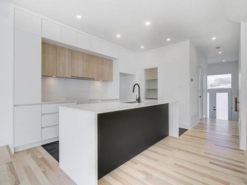 Kitchen - 5435 Rue Domville, Longueuil (Saint-Hubert), QC - Indoor Photo Showing Kitchen With Upgraded Kitchen