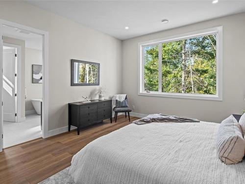 1526 Marble Pl, Langford, BC - Indoor Photo Showing Bedroom