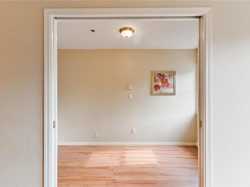 307-2900 Orillia St, Saanich, BC - Indoor Photo Showing Other Room