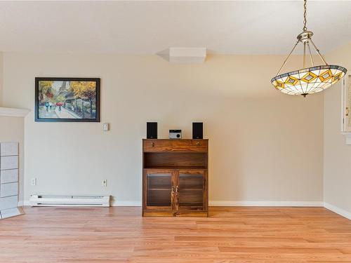 307-2900 Orillia St, Saanich, BC - Indoor Photo Showing Other Room