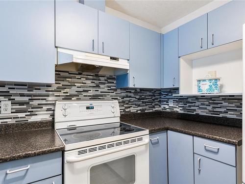 307-2900 Orillia St, Saanich, BC - Indoor Photo Showing Kitchen