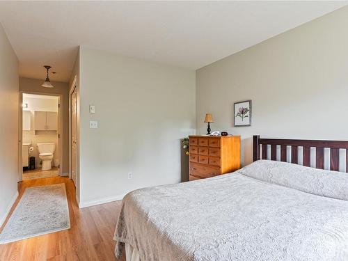 307-2900 Orillia St, Saanich, BC - Indoor Photo Showing Bedroom