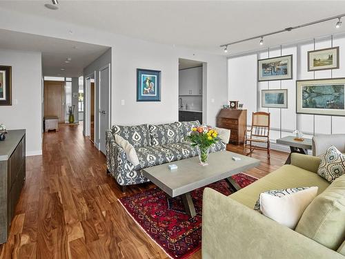 314-68 Songhees Rd, Victoria, BC - Indoor Photo Showing Living Room