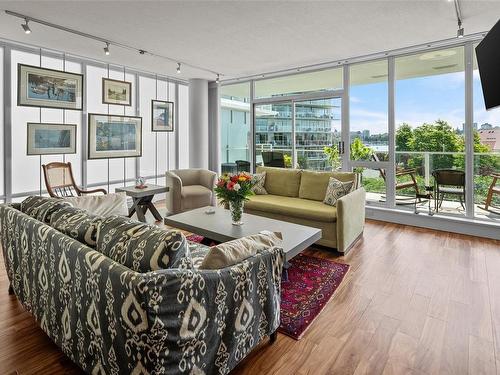 314-68 Songhees Rd, Victoria, BC - Indoor Photo Showing Living Room