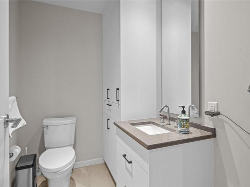 314-68 Songhees Rd, Victoria, BC - Indoor Photo Showing Bathroom