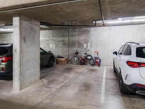 314-68 Songhees Rd, Victoria, BC - Indoor Photo Showing Garage