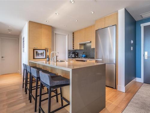 1404-83 Saghalie Rd, Victoria, BC - Indoor Photo Showing Kitchen