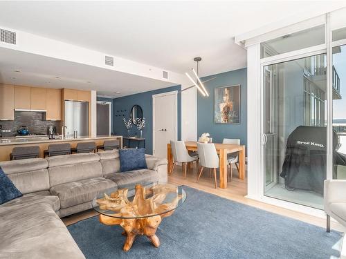 1404-83 Saghalie Rd, Victoria, BC - Indoor Photo Showing Living Room