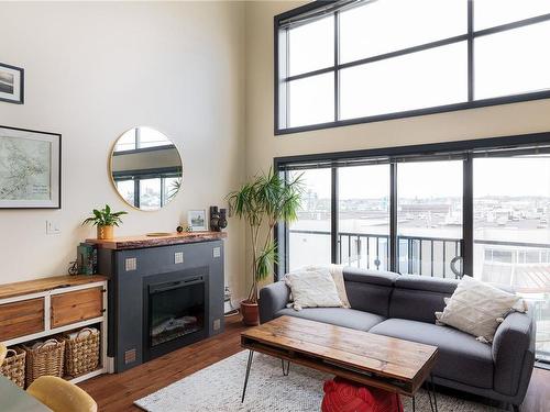 303-555 Chatham St, Victoria, BC - Indoor Photo Showing Living Room With Fireplace