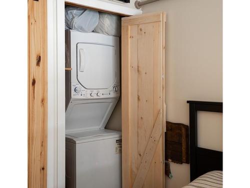 303-555 Chatham St, Victoria, BC - Indoor Photo Showing Laundry Room