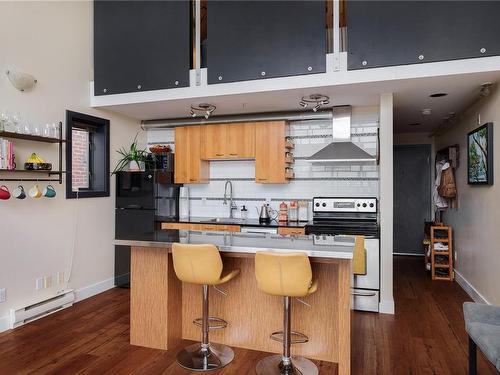 303-555 Chatham St, Victoria, BC - Indoor Photo Showing Kitchen