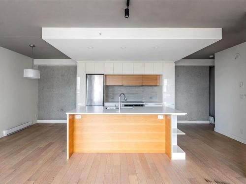 1011-989 Johnson St, Victoria, BC - Indoor Photo Showing Kitchen