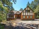 2595 Queenswood Dr, Saanich, BC 