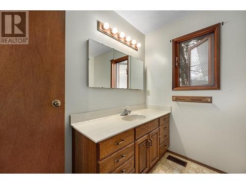 8247 Westsyde Road, Kamloops, BC - Indoor Photo Showing Bathroom