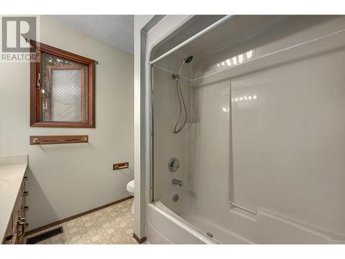 8247 Westsyde Road, Kamloops, BC - Indoor Photo Showing Bathroom