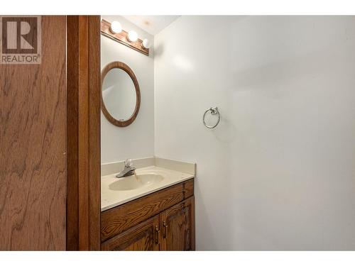 8247 Westsyde Road, Kamloops, BC - Indoor Photo Showing Bathroom