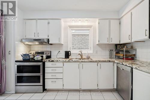 154 Lisa Crescent, Vaughan, ON - Indoor Photo Showing Kitchen