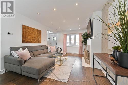 6 Lankin Boulevard, Toronto, ON - Indoor Photo Showing Living Room