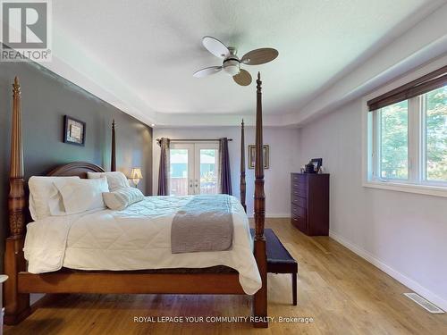 122 Trout Lane, Tiny, ON - Indoor Photo Showing Bedroom