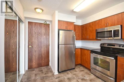 1119 - 185 Oneida Crescent S, Richmond Hill, ON - Indoor Photo Showing Kitchen