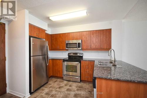 1119 - 185 Oneida Crescent S, Richmond Hill, ON - Indoor Photo Showing Kitchen With Double Sink