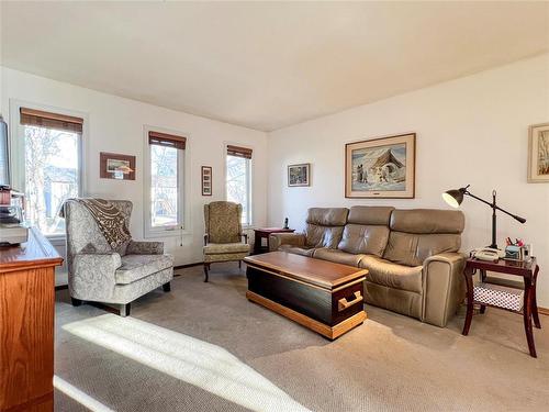 3506 Willowdale Crescent, Brandon, MB - Indoor Photo Showing Living Room