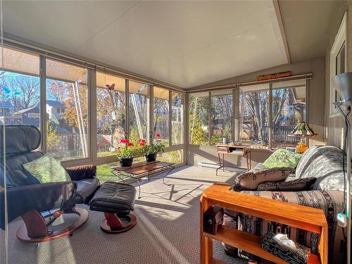 3506 Willowdale Crescent, Brandon, MB - Indoor Photo Showing Living Room