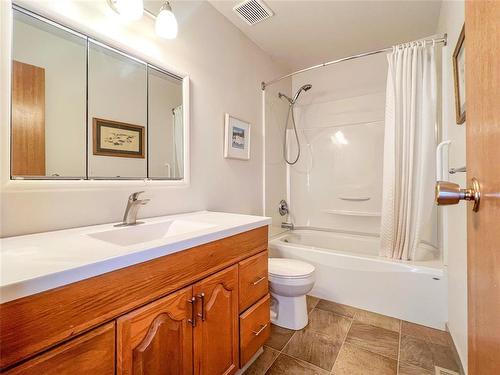 3506 Willowdale Crescent, Brandon, MB - Indoor Photo Showing Bathroom