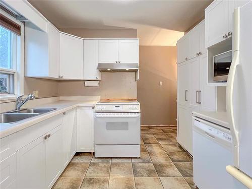 526 24Th Street, Brandon, MB - Indoor Photo Showing Kitchen With Double Sink