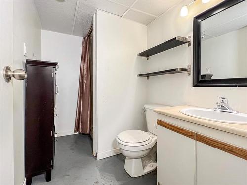 526 24Th Street, Brandon, MB - Indoor Photo Showing Bathroom