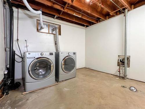 526 24Th Street, Brandon, MB - Indoor Photo Showing Laundry Room